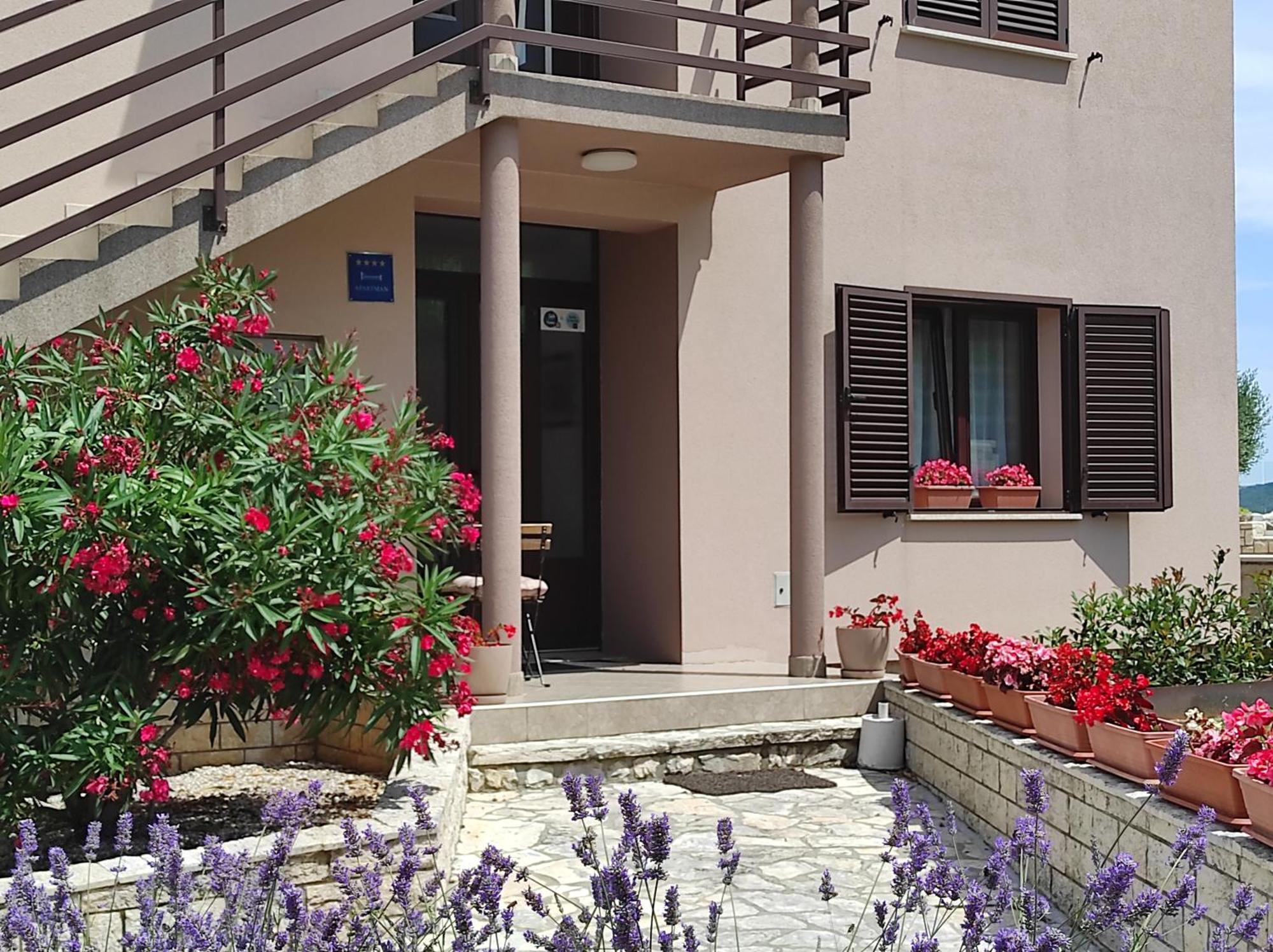 לאבין Apartman Gina מראה חיצוני תמונה